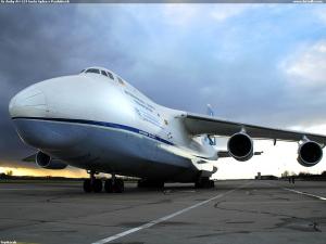 Již druhý AN-124 tento týden v Pardubicích