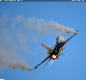 F-16 i Mickey Artiges v actie ;)