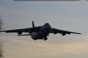 AN-124 nad Dolíčkem na LKPD