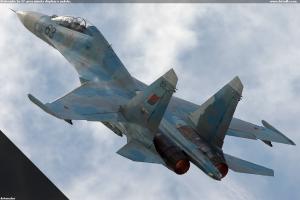 Bieloruské Su-27, prvá minuta displeja v nedelu..
