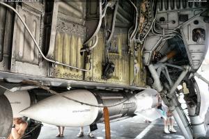 MiG-31 šachta podvozku a raketa R-33