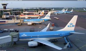 Boeing 737-7K2 - KLM Royal Dutch Airlines - PH-BGL