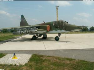Su-25K smutně odpočívá