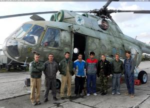 Údržba vyslúžilej Mi-8 žiakmi SOŠ letecko-technickej Trenčín