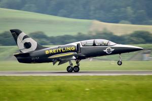 Jedno z posledných vystúpení Breitling Jet Team