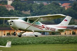 Cessna 182 Q  OM-KGB